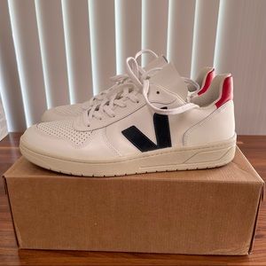 VEJA V-10 Rubber-Trimmed Leather Sneakers. Size: 45. Color: White.